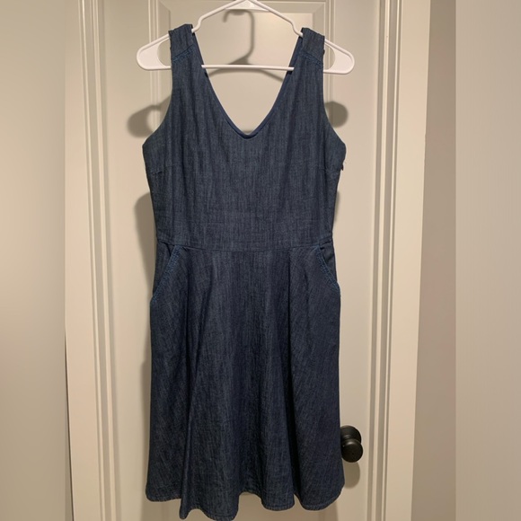 Vineyard Vines blue dress in a size 4. - Picture 1 of 7